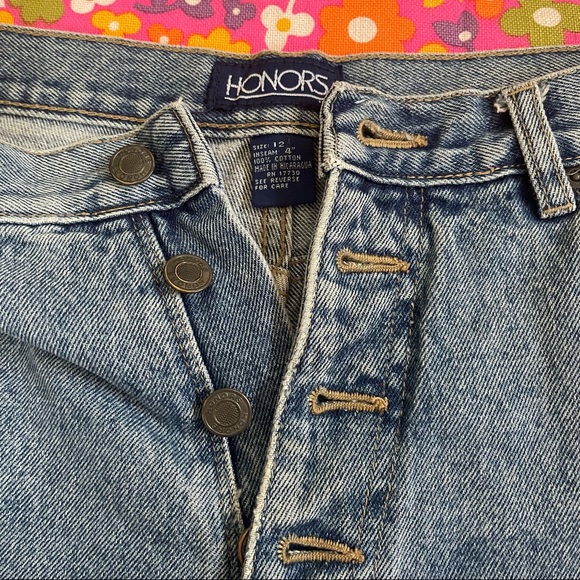 VINTAGE | Mom Shorts - Picture 3 of 3